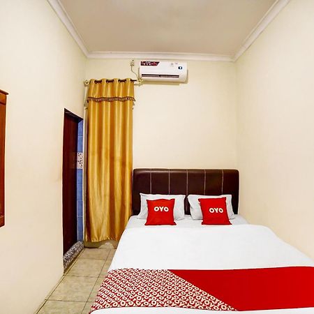 Oyo 91199 Felicia Homestay Medan Exterior photo