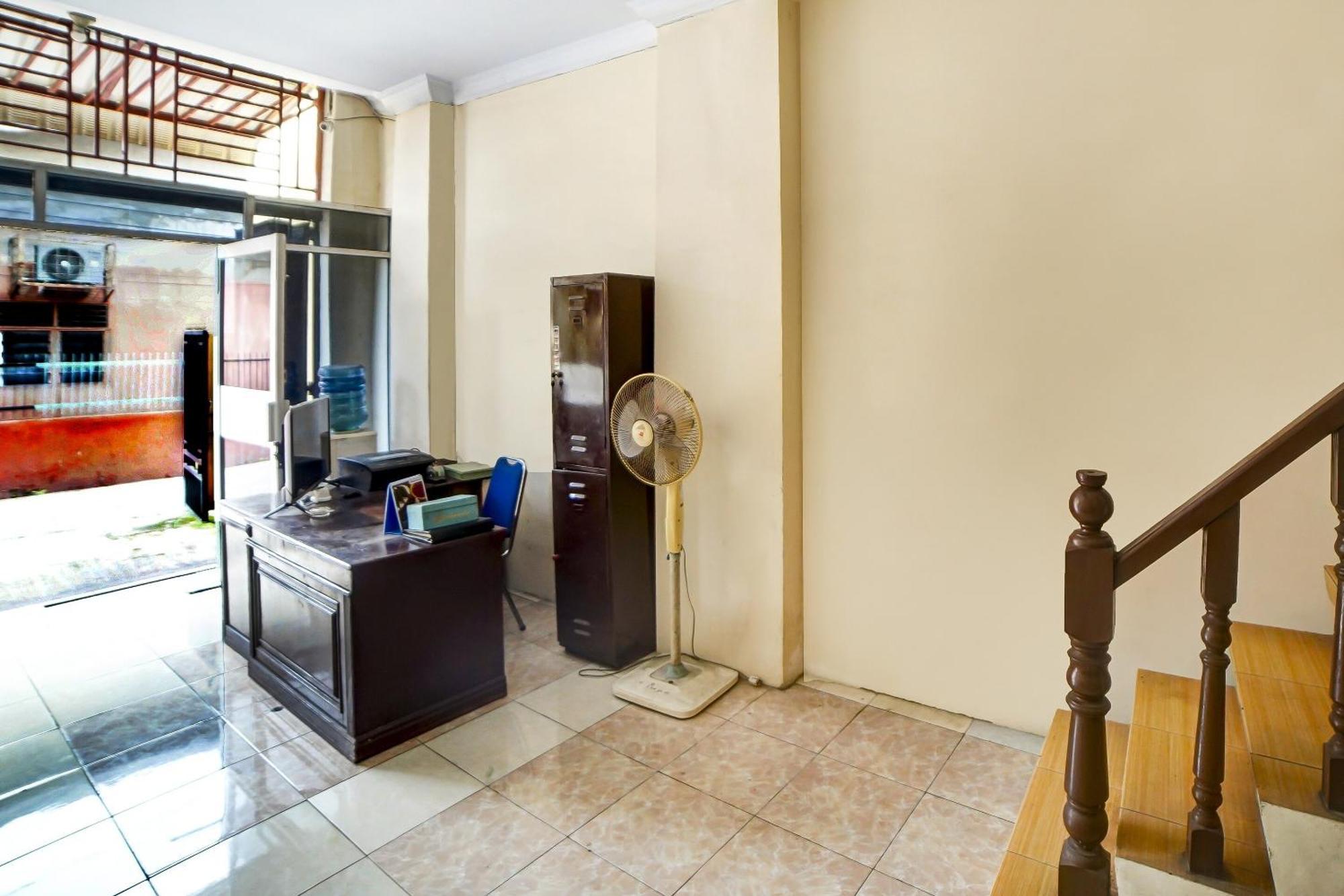 Oyo 91199 Felicia Homestay Medan Exterior photo